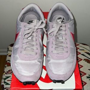 Nike DayBreak Lace Up Sneakers in great condition. Minor signs, barely worn.